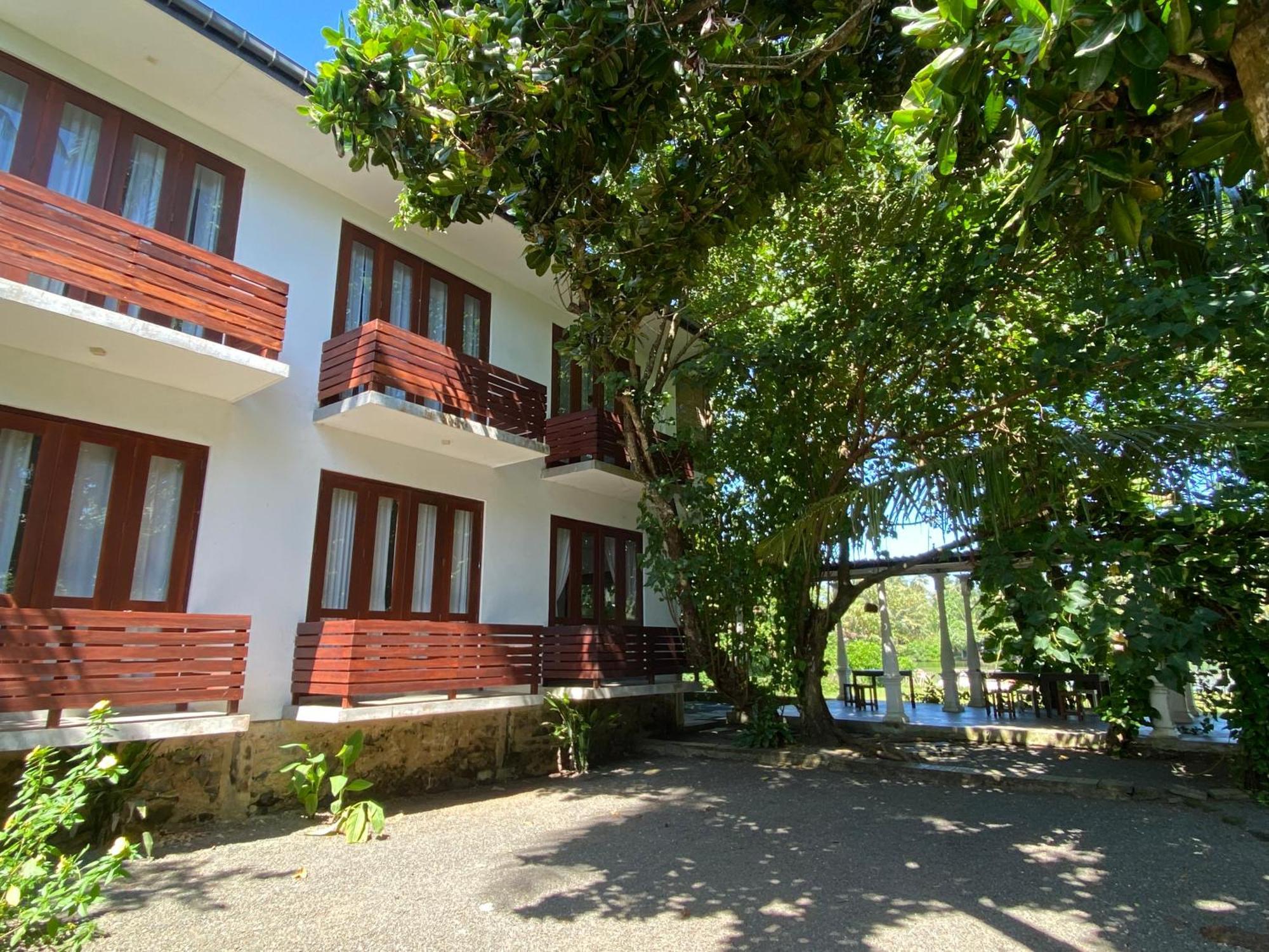 Lake House Hikka Hikkaduwa Buitenkant foto